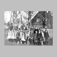 035-0037 Gruppenbild Gundauer Schueler vor dem Schulgarten in den 20er - 30er Jahren.jpg